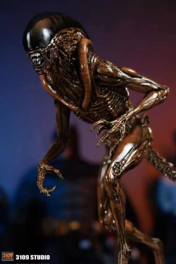 Alien 3109 Studio Dog Alien Resin Statue 3